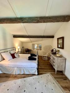 Villas Mas, clim, piscine chauffee, vue, proche Uzes : photos des chambres