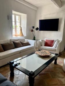 Villas Mas, clim, piscine chauffee, vue, proche Uzes : photos des chambres