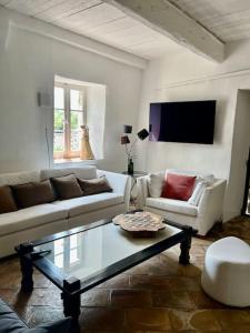 Villas Mas, clim, piscine chauffee, vue, proche Uzes : photos des chambres