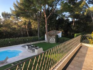 Villas Discover a luxurious villa with a stunning pool and a lush garden , the ultimate escape for rest and relaxation : photos des chambres