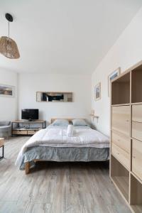 Appartements Le Jean Bapt- Charmant studio a proximite du plan d’eau : photos des chambres