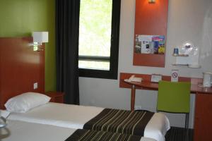 Hotels Kyriad Dijon Est Mirande : - 3 lits simples