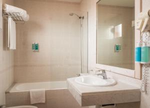 Standard Single Room room in Hotel Medium Sitges Park