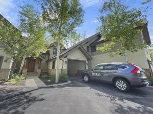 2480 Escape to the Lakes at Deer Valley Private Hot Tub Oasis Close to the Slopes Free Skier Shuttle to Deer Valley