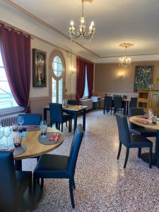 Hotels Hotel Les trois maures : photos des chambres