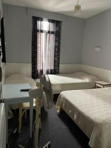 Hotels Notre Dame AUXILIATRICE : Chambre Familiale avec Balcon