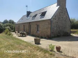 Longère Bretonne près du GR34 - Becléguer