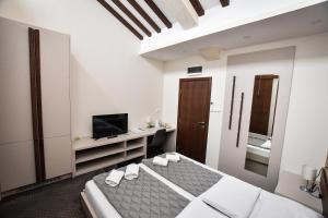Atrijum Apartments and Rooms - Đerdap Boat Tours