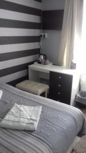 Compact Double Room room in Elmfield