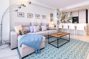 751, RENOVATED 2 Beedroom Apartment, Second line of the beach, Wifi, ParkingING