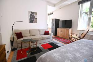Beige and Red 3city Studio in Sopot with Outdoor Parking by Noclegi Renters