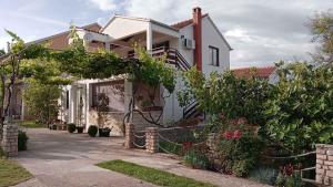 Apartment in Tkon - Insel Pasman 7879 - 4hvězdičkové hotely ve městě Tkon