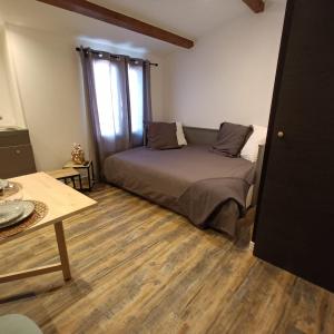 Appartements Studio LA MOUTONNE tt equipe 20 m2 10mn plages- hyeres - TRES CALME- : photos des chambres