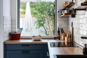 Charming Seaside House - Stan Trigraci