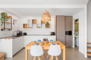 MEDANO4YOU Surfers Paradise Beachfront Home