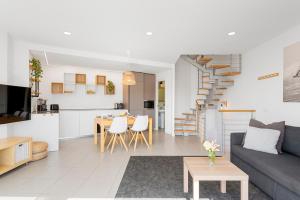 MEDANO4YOU Surfers Paradise Beachfront Home