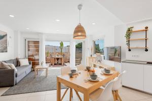 MEDANO4YOU Surfers Paradise Beachfront Home