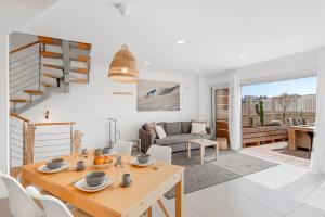 MEDANO4YOU Surfers Paradise Beachfront Home