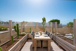 MEDANO4YOU Surfers Paradise Beachfront Home