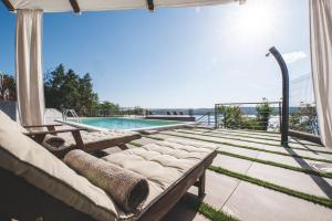 Beachfront Villa Grace with heated rooftop pool
