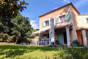 Villas Villa dans un puits de verdure avec piscine residentielle : photos des chambres