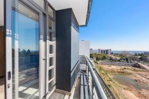 The Median Rosebank Luxury Apartment - Building with Generator