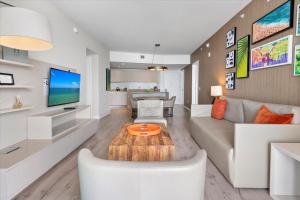 Stay on the beach-16th Floor Views Pool Gym