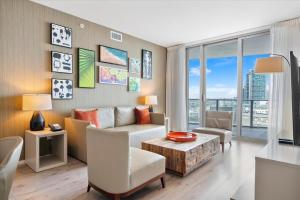 Stay on the beach-16th Floor Views Pool Gym