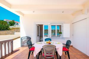 Apartment Bilice beach