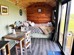 Luxury Shepherd Hut in the Peak District