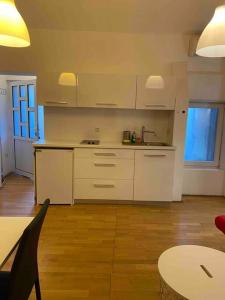 MODERN APARTMENT IN THE HEART OF OLD TOWN