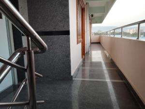 SLS Homestay - Luxury AC Service Apartments 1BHK, 2BHK, 3BHK - Direct Flyover to Alipiri Tirumala Gate - Walk to PS4 Pure Veg Restaurants, Supermarkets - Near to National Highway & Padmavathi Amma Temple - Modular Kitchen, Living room -Free Superfast