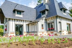 Villas Magnifique maison avec piscine - proche Deauville, Honfleur, Pont l'Eveque, Lisieux : photos des chambres