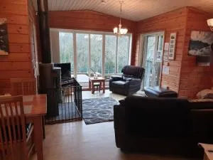 Luxury Peak District lodge, hot tub, log burner, nr lake - Rudyard