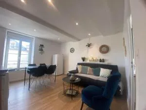 La vie est belle - centre d'Arromanches, terrasse - Ryes