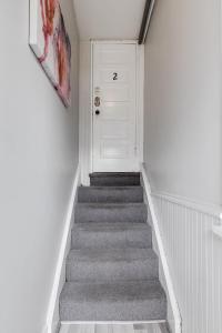 M2 Central location 2 mins to VCU FREE PARKING