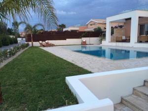 Paradise Latchi Villa