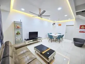 Entire Home at Indahpura, Kulai - Kangkar Lanjut