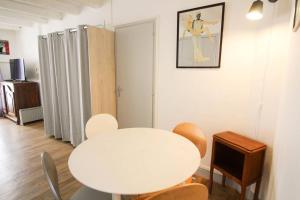 Appartements NEW : Au Monlogis : Grand Studio lumineux- Fibre : photos des chambres