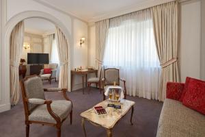 Junior Suite room in Majestic Hotel Spa - Champs Elysées
