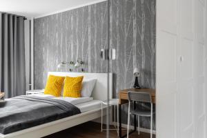 Green View Apartment with Balcony Winogrady by Noclegi Renters