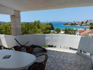 Braco apartments by the sea with a sea view