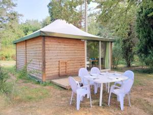 Campings Les Auzerals camping du lac : photos des chambres