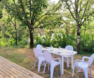 Campings Les Auzerals camping du lac : photos des chambres