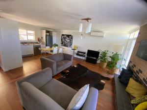 Nelson Cottage - relaxed retro, modern and original