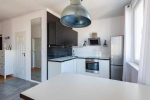 Wilcza 55 Prywatne mieszkanie z oddzielną sypialnią w Centrum 400m od Dworca Centralnego Samodzielne Zameldowanie! Self Check-in System!