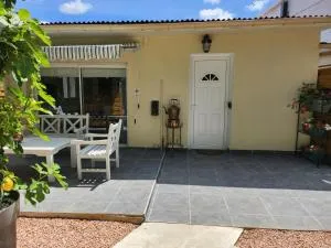 Maison Jardin et Parking Gratuit - 10 min de l'Aéroport - Métro 14 - ARRIVEE AUTONOME - Grignon