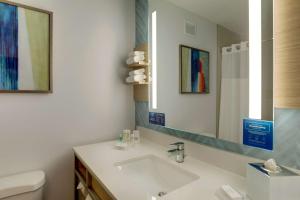 King Room room in Hilton Garden Inn Fort Worth/Fossil Creek