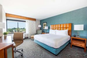 King Junior Suite - Non-Smoking room in DoubleTree by Hilton Carson