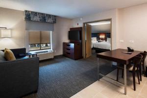 One-Bedroom Suite with Two Queen Beds - Non-Smoking room in Hampton Inn & Suites Lincolnshire